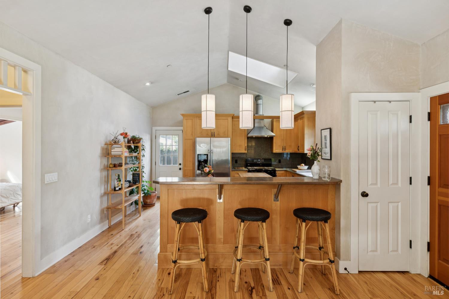 Detail Gallery Image 10 of 42 For 18470 Lucas Ave, Sonoma,  CA 95476 - 2 Beds | 1 Baths