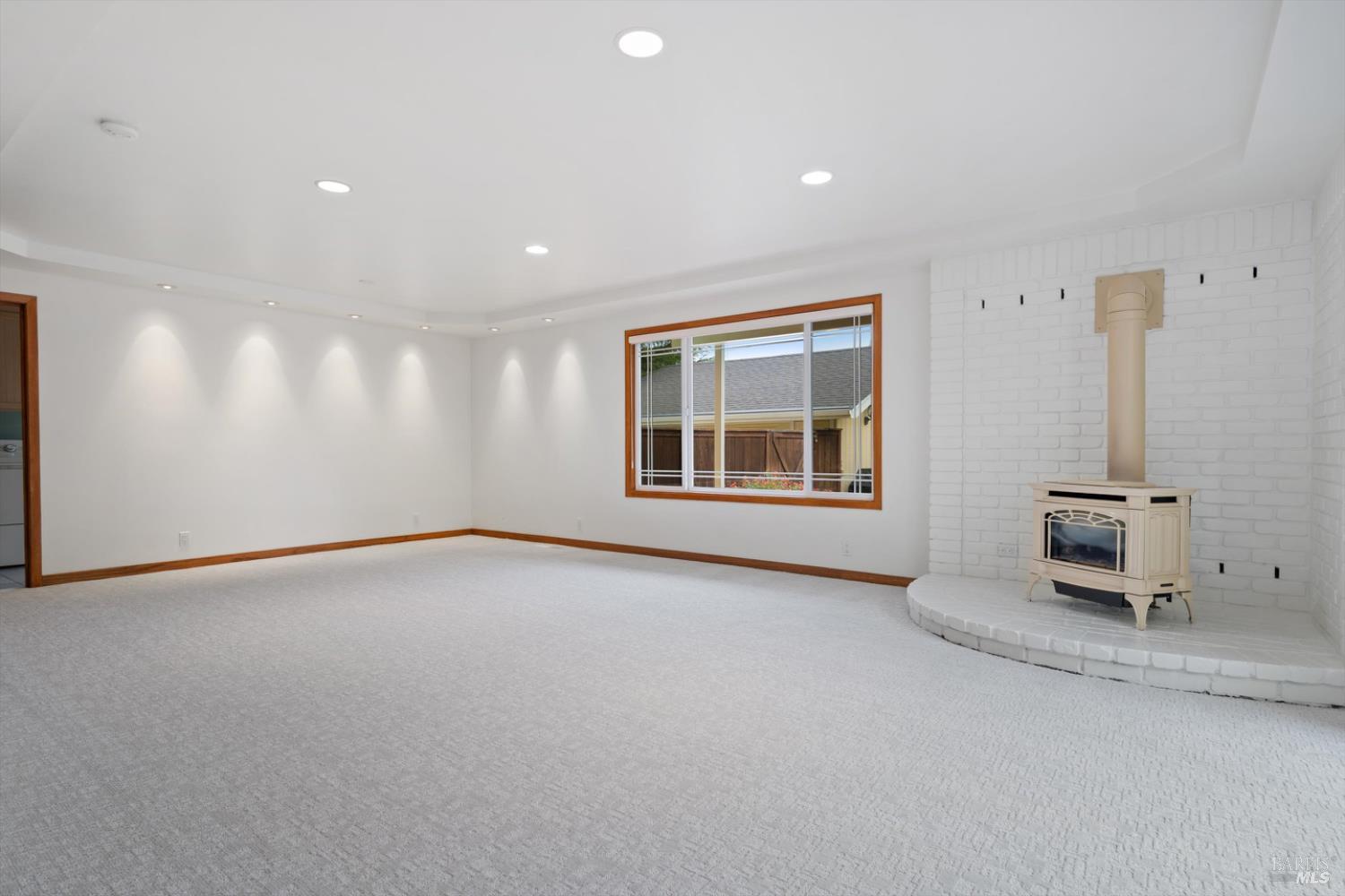 Detail Gallery Image 8 of 30 For 811 D St, Petaluma,  CA 94952 - 4 Beds | 3 Baths