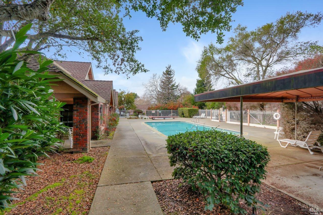 Detail Gallery Image 20 of 26 For 35 Village Cir, San Rafael,  CA 94903 - 1 Beds | 1 Baths