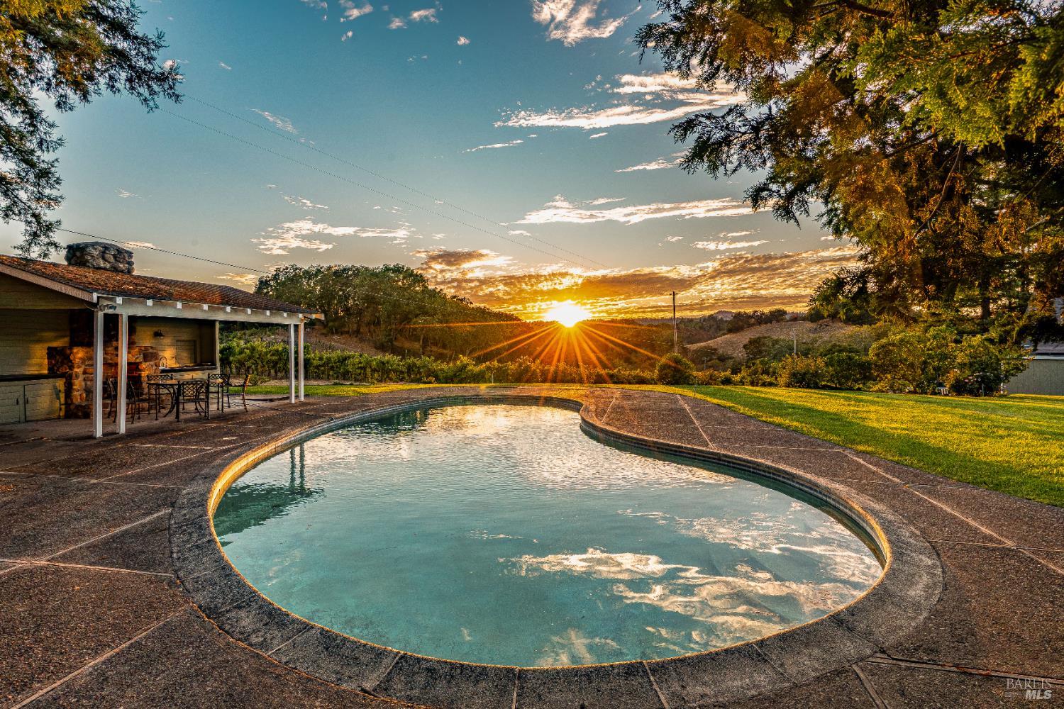 Detail Gallery Image 3 of 75 For 1790 Warm Springs Rd, Glen Ellen,  CA 95442 - 3 Beds | 3/1 Baths