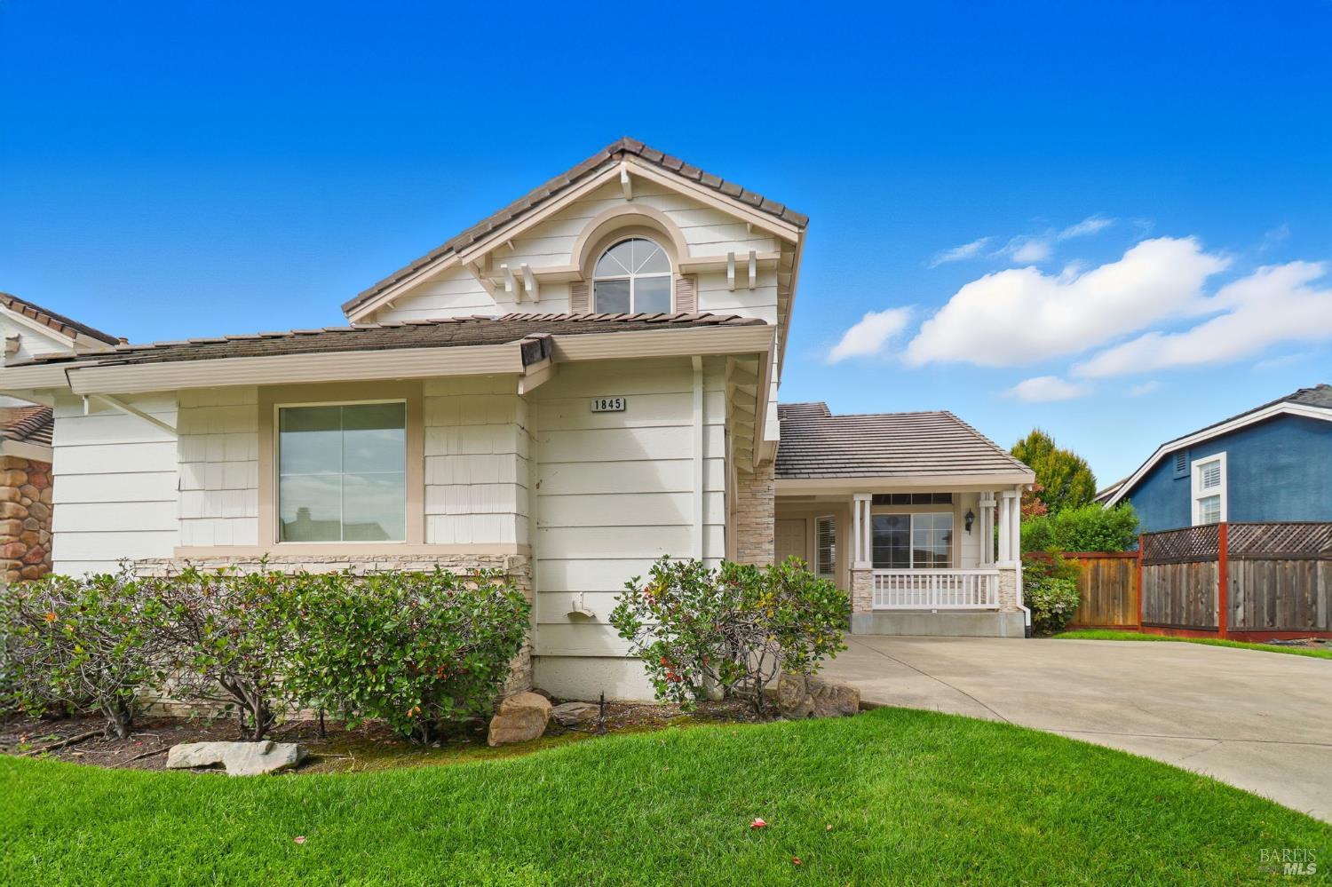 Detail Gallery Image 3 of 36 For 1845 Sandstone Dr, Petaluma,  CA 94954 - 4 Beds | 2/1 Baths