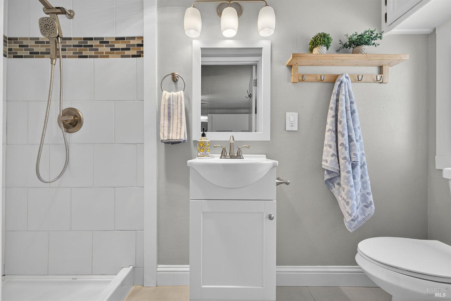 Detail Gallery Image 38 of 53 For 575 La Verne Ave, Santa Rosa,  CA 95404 - 3 Beds | 2 Baths