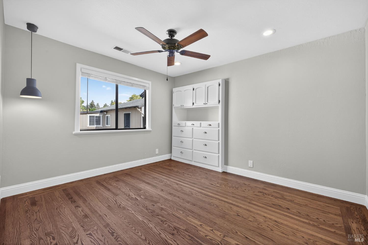 Detail Gallery Image 30 of 53 For 575 La Verne Ave, Santa Rosa,  CA 95404 - 3 Beds | 2 Baths