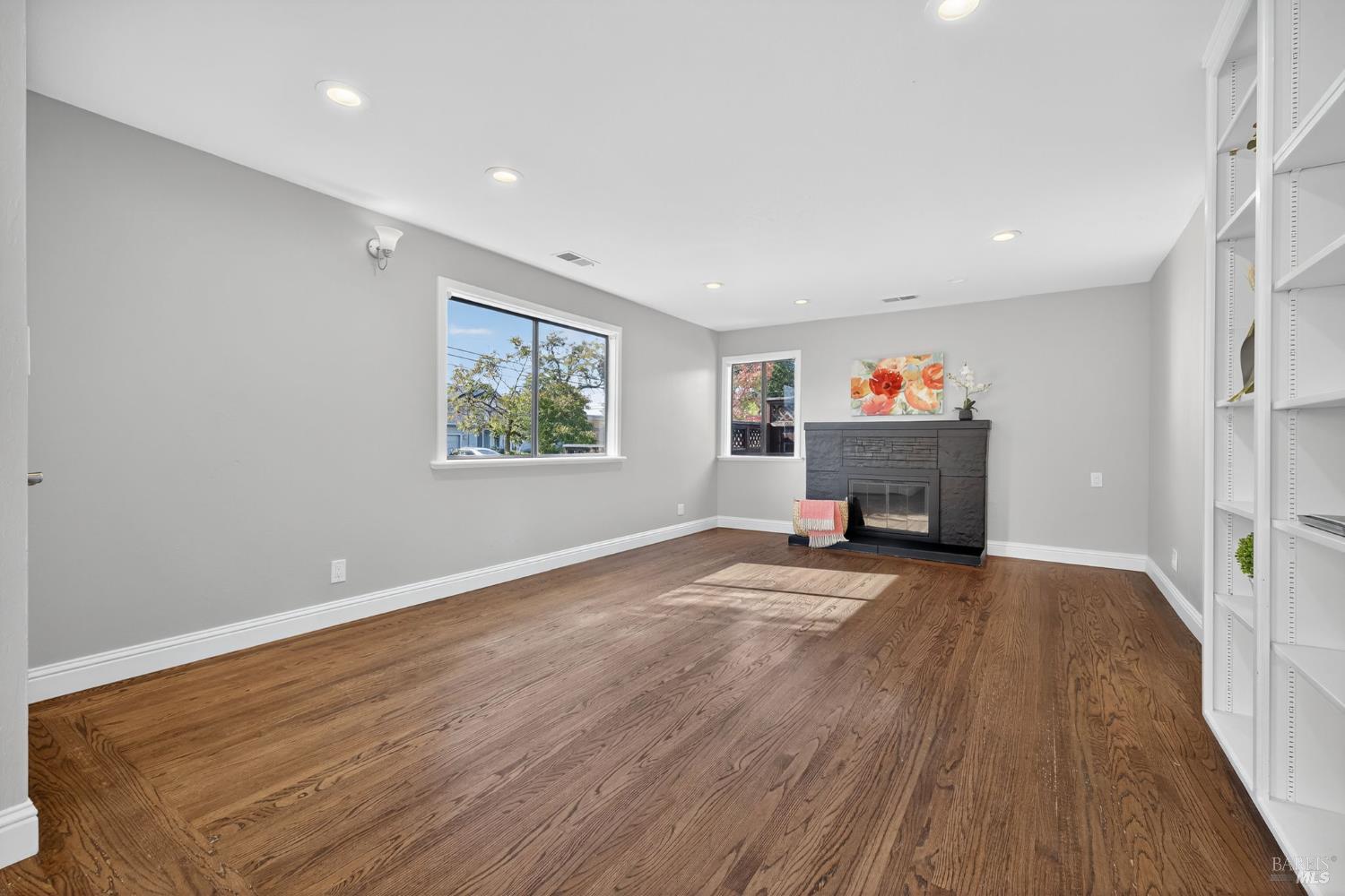 Detail Gallery Image 9 of 53 For 575 La Verne Ave, Santa Rosa,  CA 95404 - 3 Beds | 2 Baths