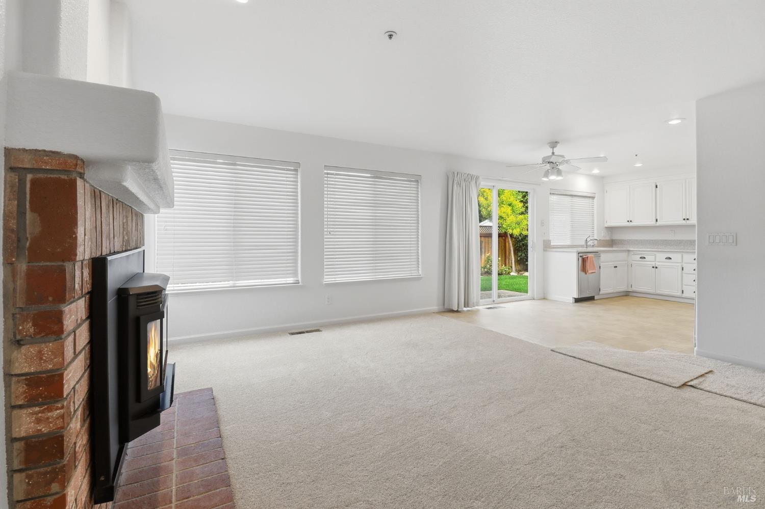 Detail Gallery Image 13 of 36 For 1845 Sandstone Dr, Petaluma,  CA 94954 - 4 Beds | 2/1 Baths