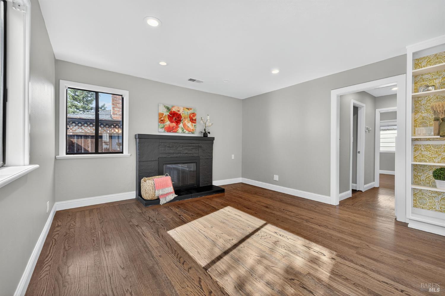 Detail Gallery Image 13 of 53 For 575 La Verne Ave, Santa Rosa,  CA 95404 - 3 Beds | 2 Baths