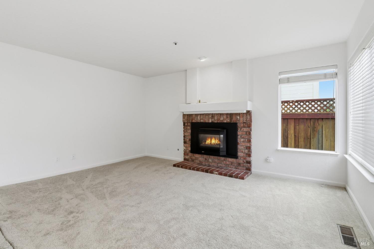 Detail Gallery Image 11 of 36 For 1845 Sandstone Dr, Petaluma,  CA 94954 - 4 Beds | 2/1 Baths