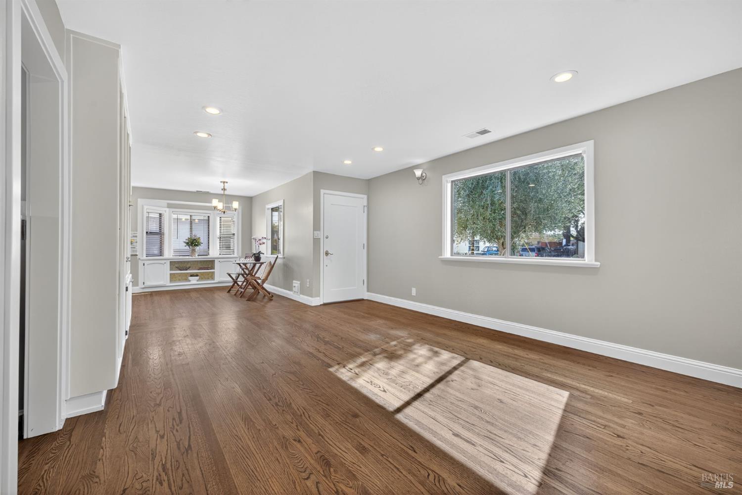 Detail Gallery Image 11 of 53 For 575 La Verne Ave, Santa Rosa,  CA 95404 - 3 Beds | 2 Baths