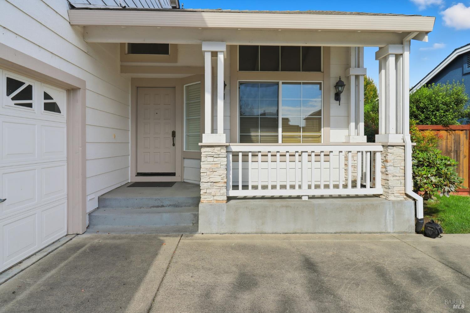 Detail Gallery Image 4 of 36 For 1845 Sandstone Dr, Petaluma,  CA 94954 - 4 Beds | 2/1 Baths