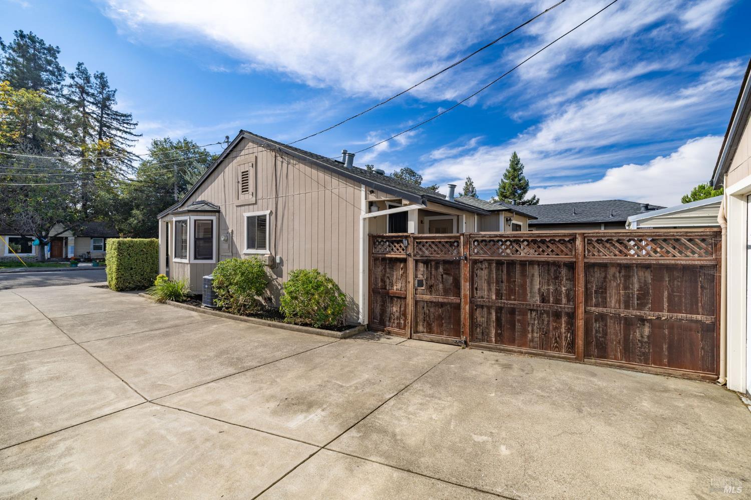 Detail Gallery Image 7 of 53 For 575 La Verne Ave, Santa Rosa,  CA 95404 - 3 Beds | 2 Baths