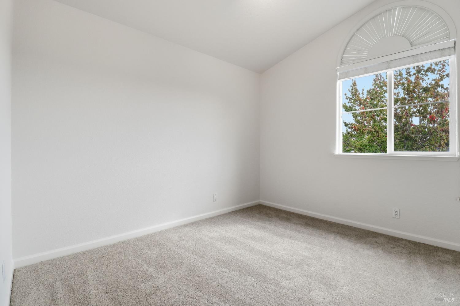 Detail Gallery Image 19 of 36 For 1845 Sandstone Dr, Petaluma,  CA 94954 - 4 Beds | 2/1 Baths