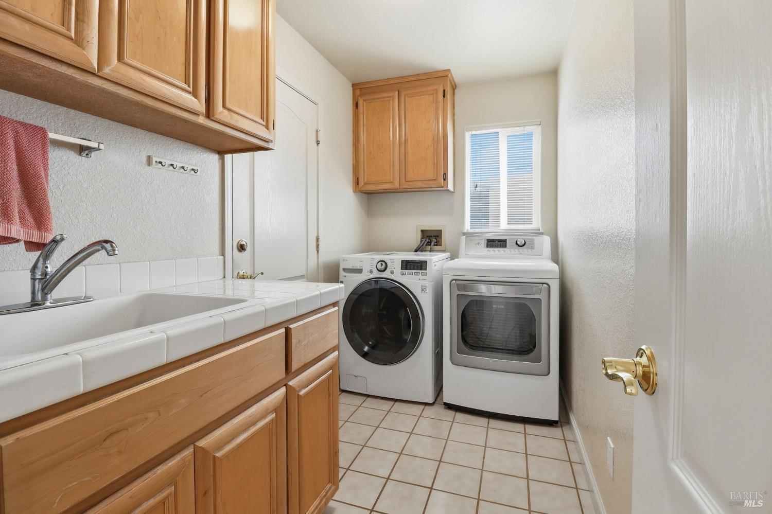 Detail Gallery Image 31 of 36 For 1845 Sandstone Dr, Petaluma,  CA 94954 - 4 Beds | 2/1 Baths