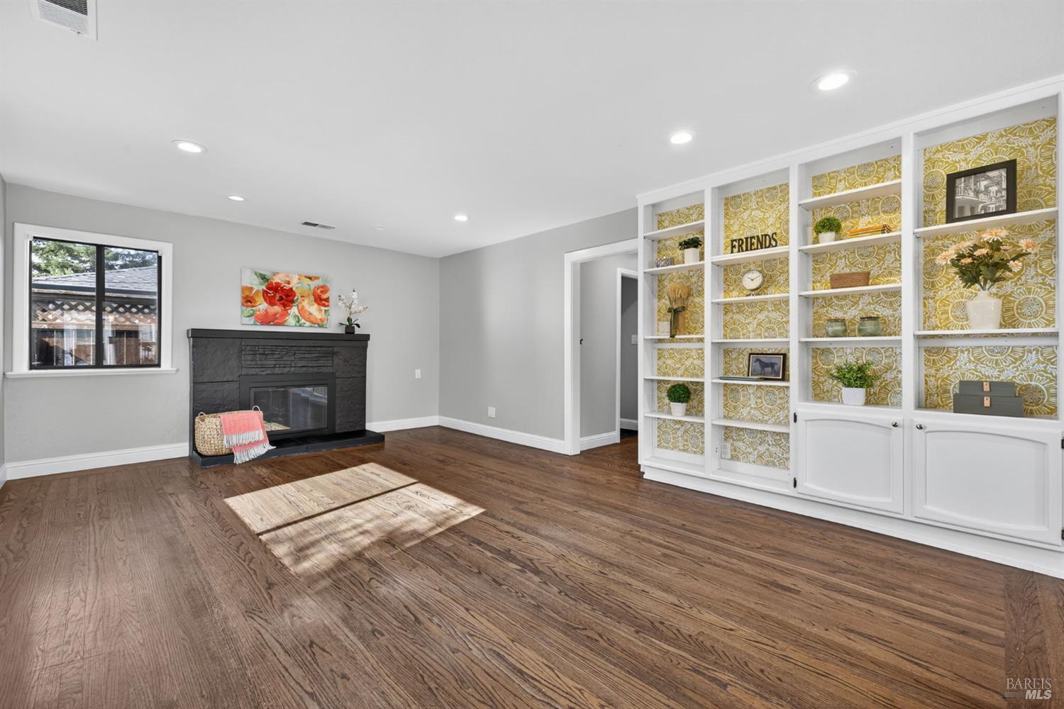 Detail Gallery Image 14 of 53 For 575 La Verne Ave, Santa Rosa,  CA 95404 - 3 Beds | 2 Baths