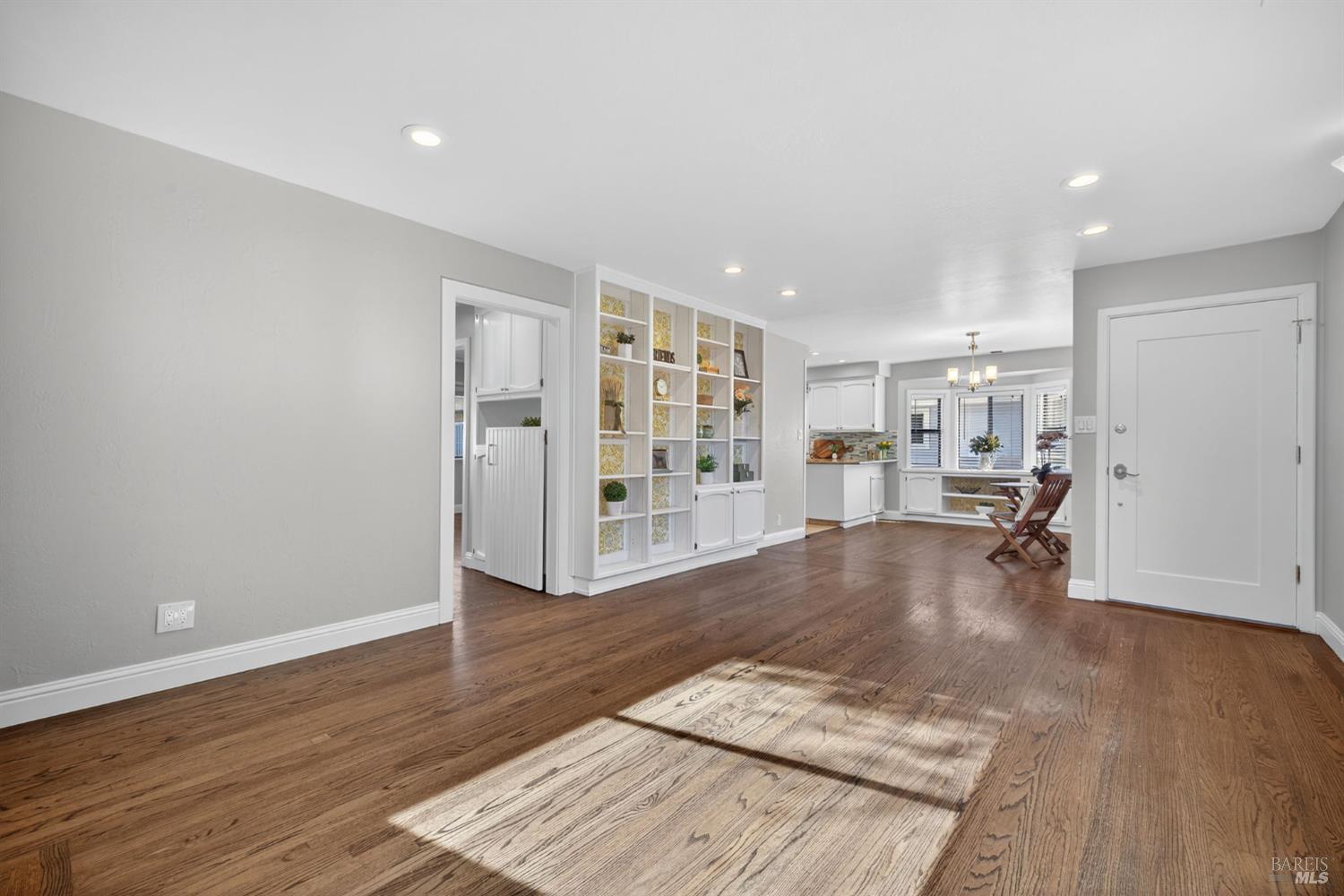 Detail Gallery Image 12 of 53 For 575 La Verne Ave, Santa Rosa,  CA 95404 - 3 Beds | 2 Baths