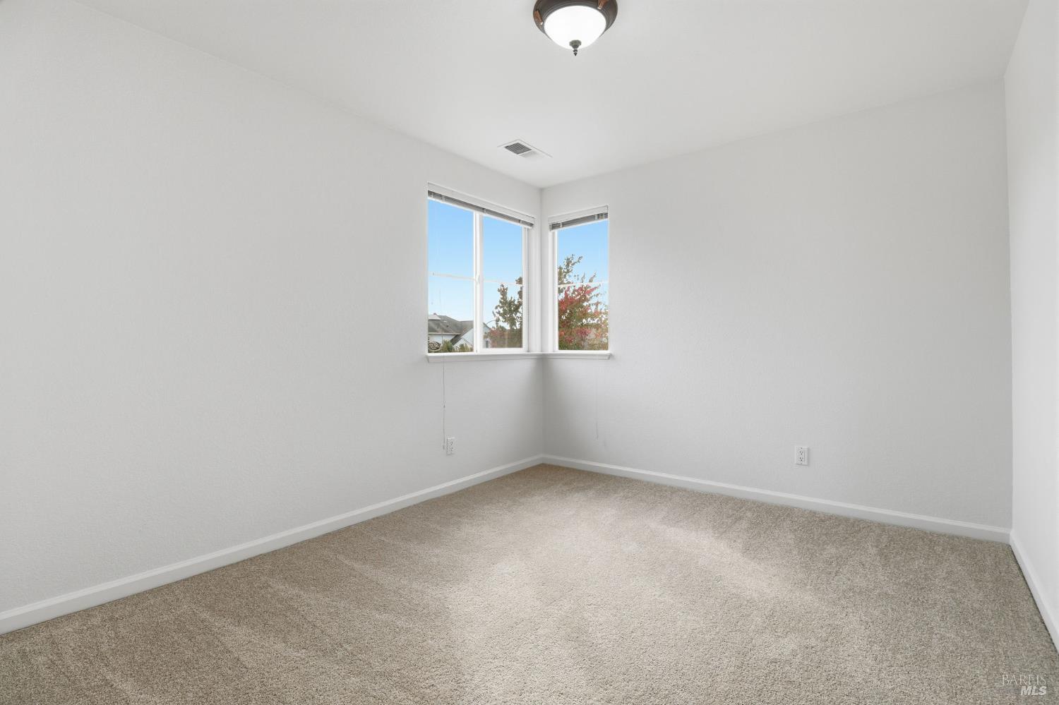 Detail Gallery Image 21 of 36 For 1845 Sandstone Dr, Petaluma,  CA 94954 - 4 Beds | 2/1 Baths