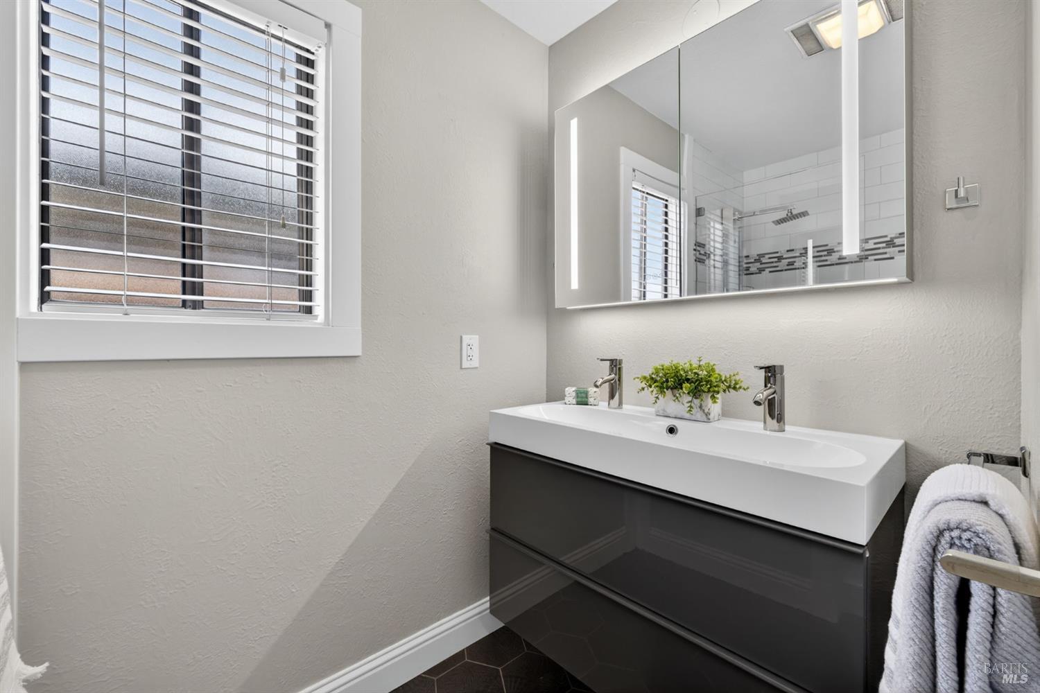 Detail Gallery Image 26 of 53 For 575 La Verne Ave, Santa Rosa,  CA 95404 - 3 Beds | 2 Baths