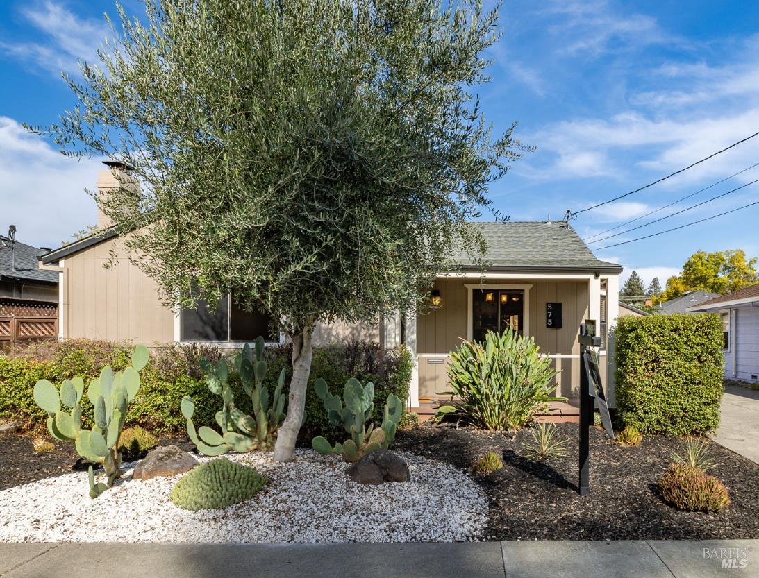 Detail Gallery Image 2 of 53 For 575 La Verne Ave, Santa Rosa,  CA 95404 - 3 Beds | 2 Baths