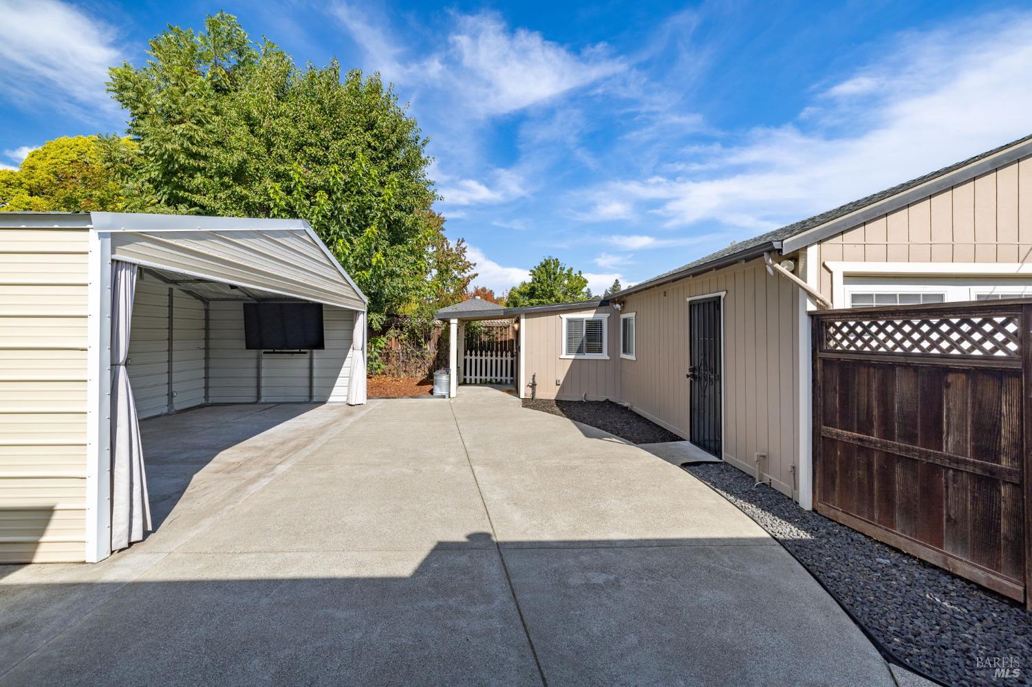 Detail Gallery Image 45 of 53 For 575 La Verne Ave, Santa Rosa,  CA 95404 - 3 Beds | 2 Baths