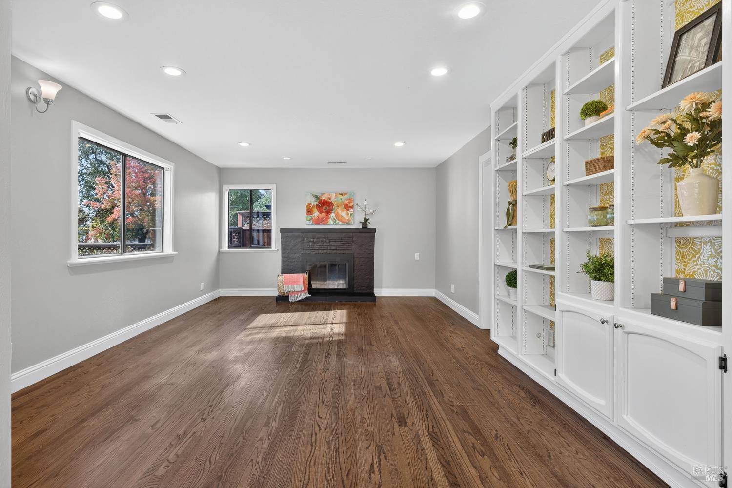 Detail Gallery Image 8 of 53 For 575 La Verne Ave, Santa Rosa,  CA 95404 - 3 Beds | 2 Baths