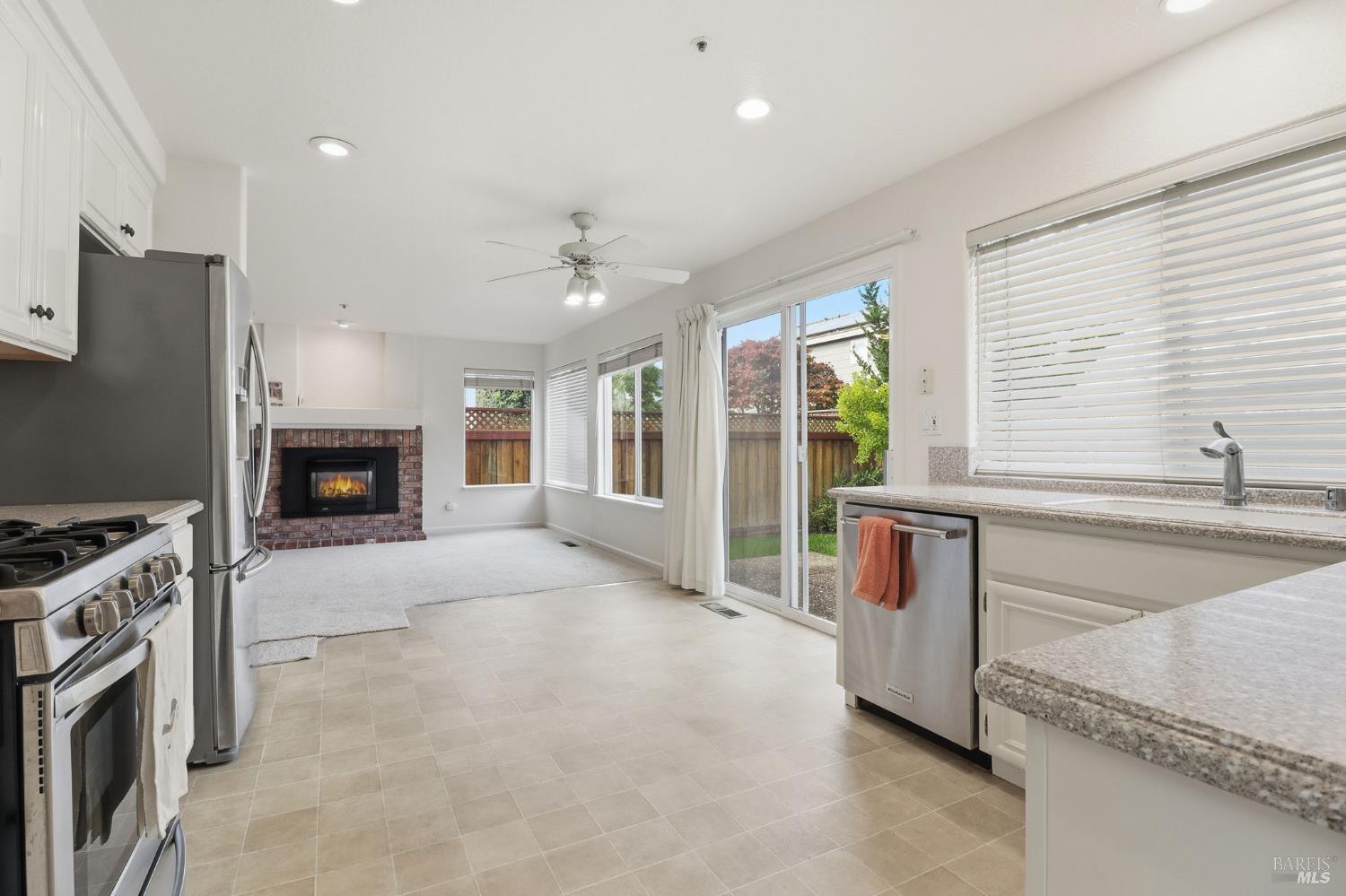 Detail Gallery Image 8 of 36 For 1845 Sandstone Dr, Petaluma,  CA 94954 - 4 Beds | 2/1 Baths