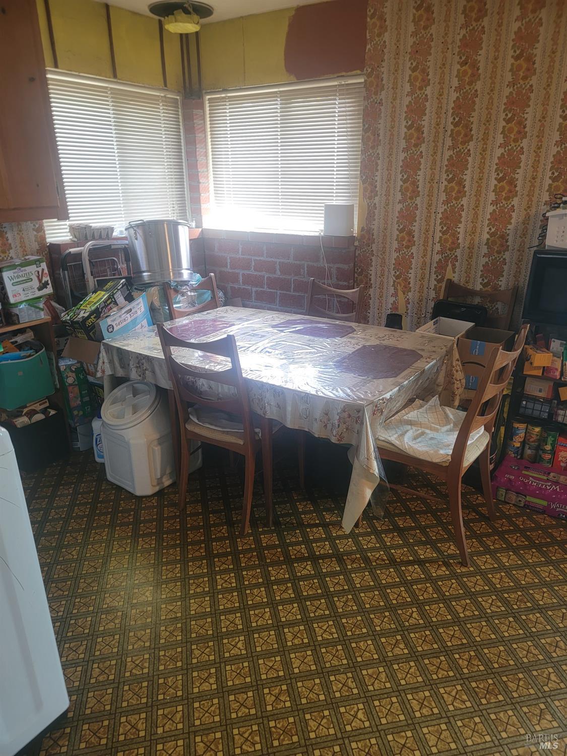 Detail Gallery Image 9 of 20 For 1005 Temple Ave, Santa Rosa,  CA 95404 - 2 Beds | 1 Baths