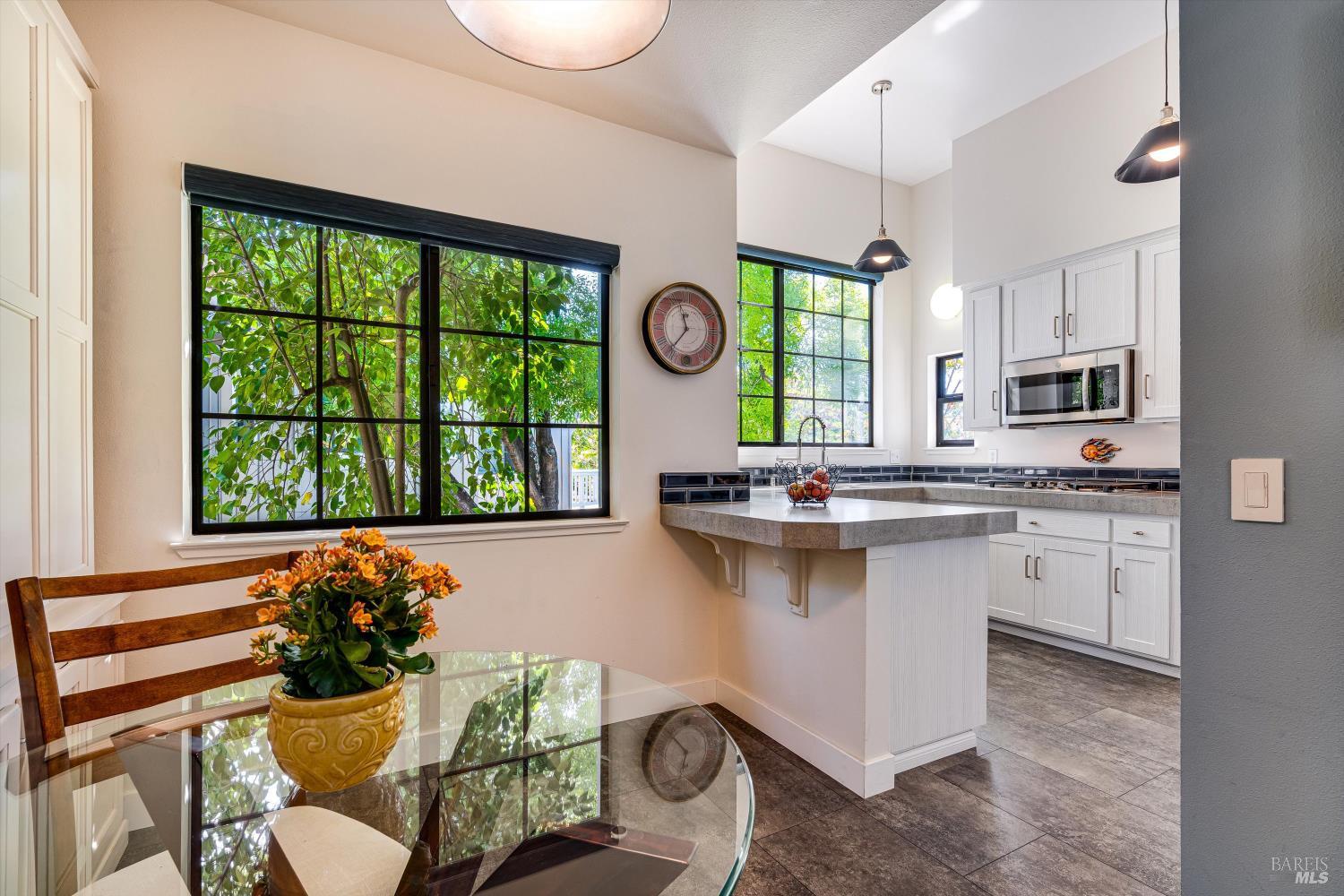 Detail Gallery Image 15 of 36 For 18120 Vassar Ct, Sonoma,  CA 95476 - 3 Beds | 3/1 Baths
