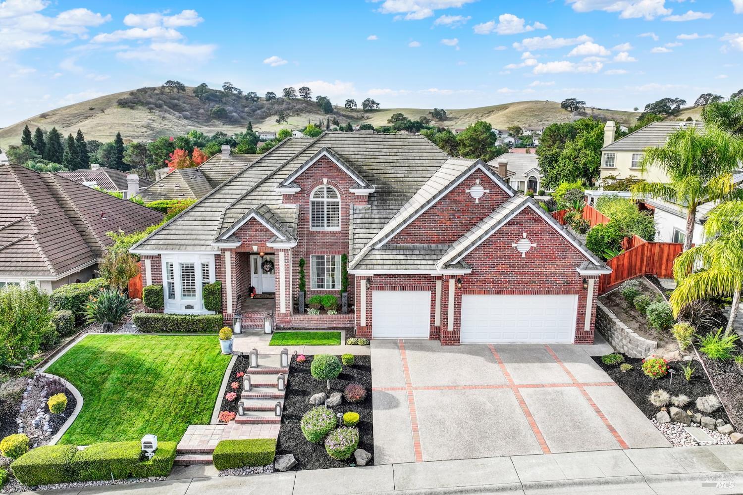 Detail Gallery Image 5 of 94 For 3261 Congressional Cir, Fairfield,  CA 94534 - 5 Beds | 4/1 Baths