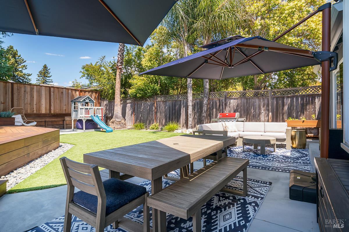 Detail Gallery Image 17 of 44 For 145 San Carlos Way, Novato,  CA 94945 - 4 Beds | 2 Baths