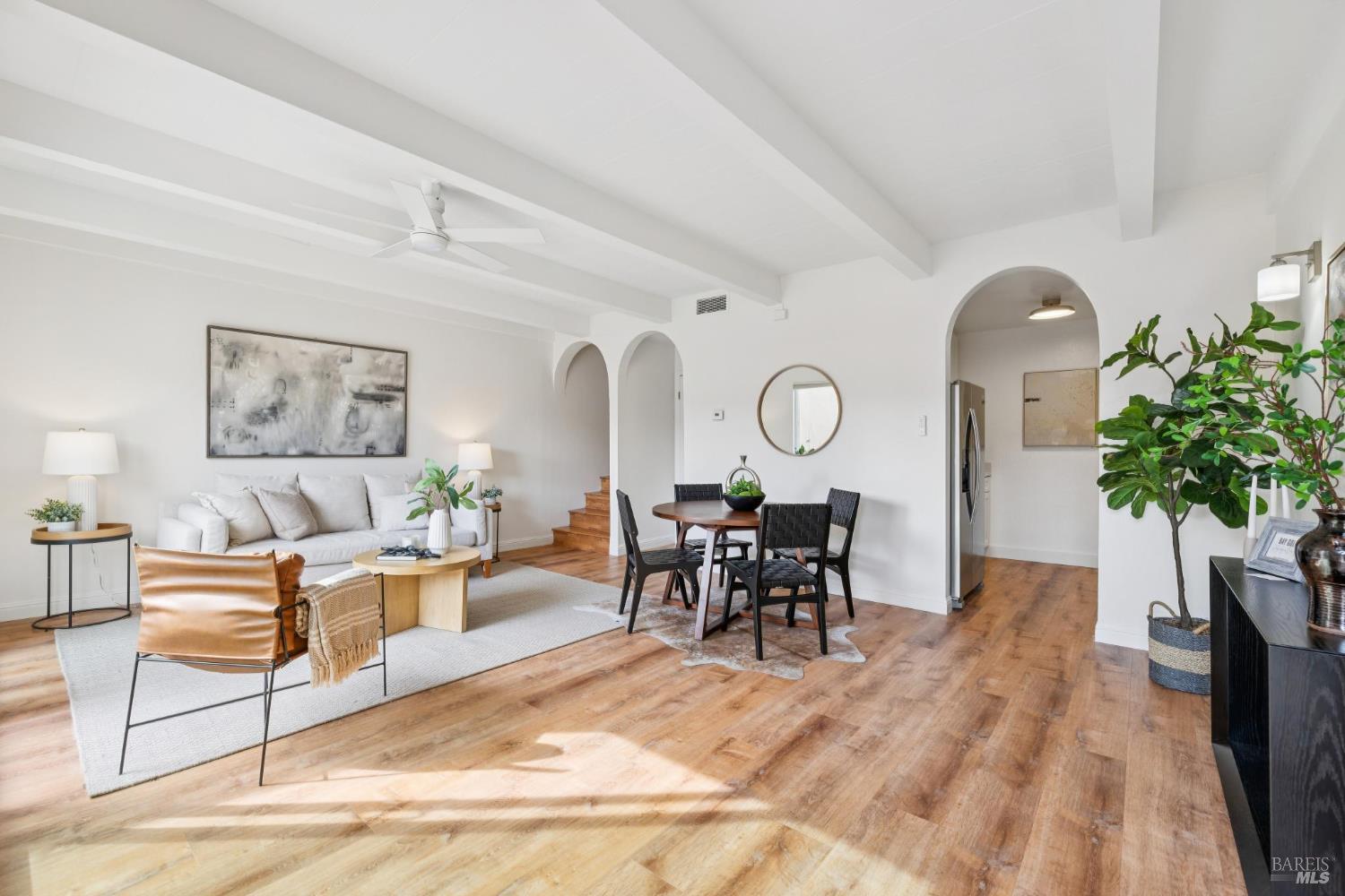 Detail Gallery Image 3 of 31 For 1542 Center Rd #103,  Novato,  CA 94947 - 2 Beds | 1/1 Baths