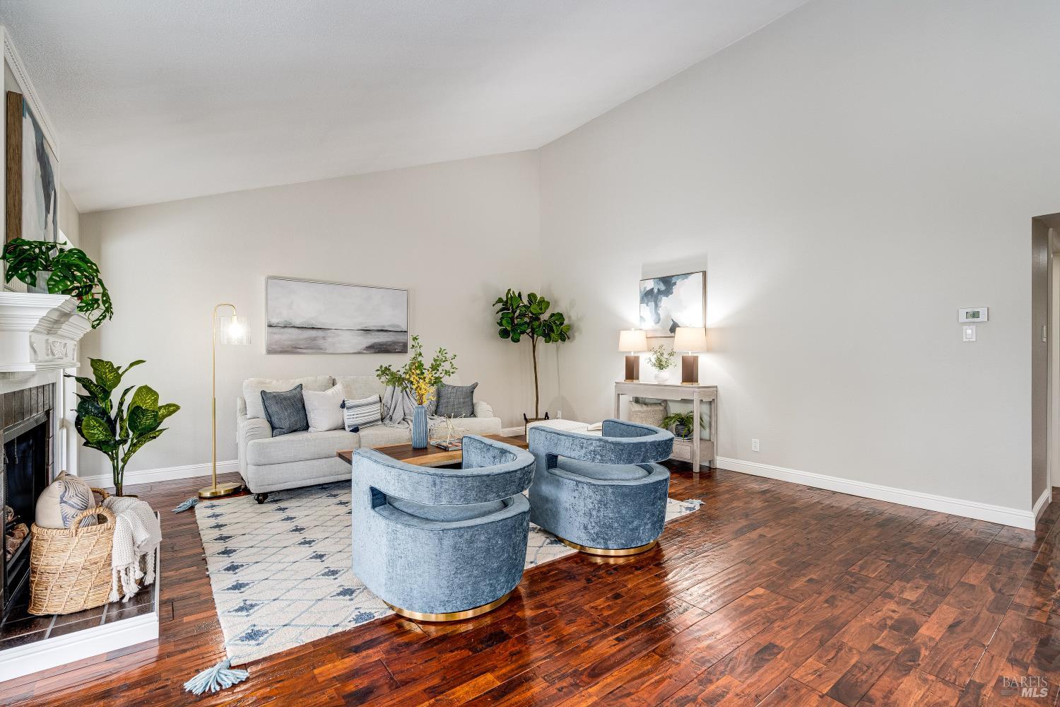 Detail Gallery Image 3 of 22 For 1022 East Ave, Napa,  CA 94559 - 2 Beds | 2 Baths