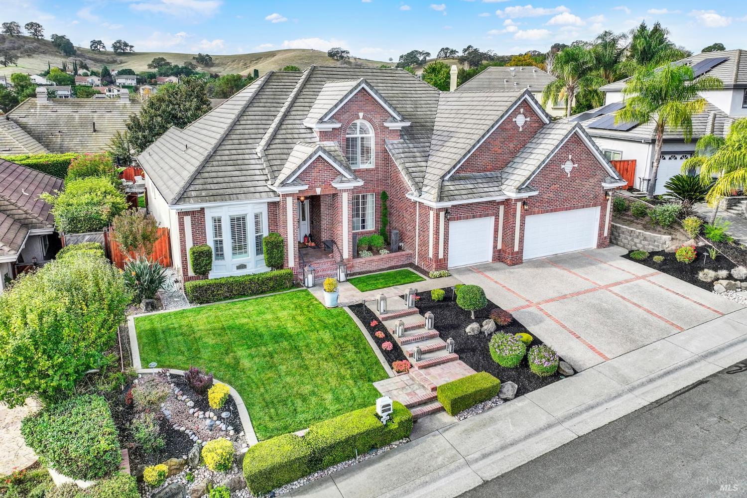 Detail Gallery Image 3 of 94 For 3261 Congressional Cir, Fairfield,  CA 94534 - 5 Beds | 4/1 Baths