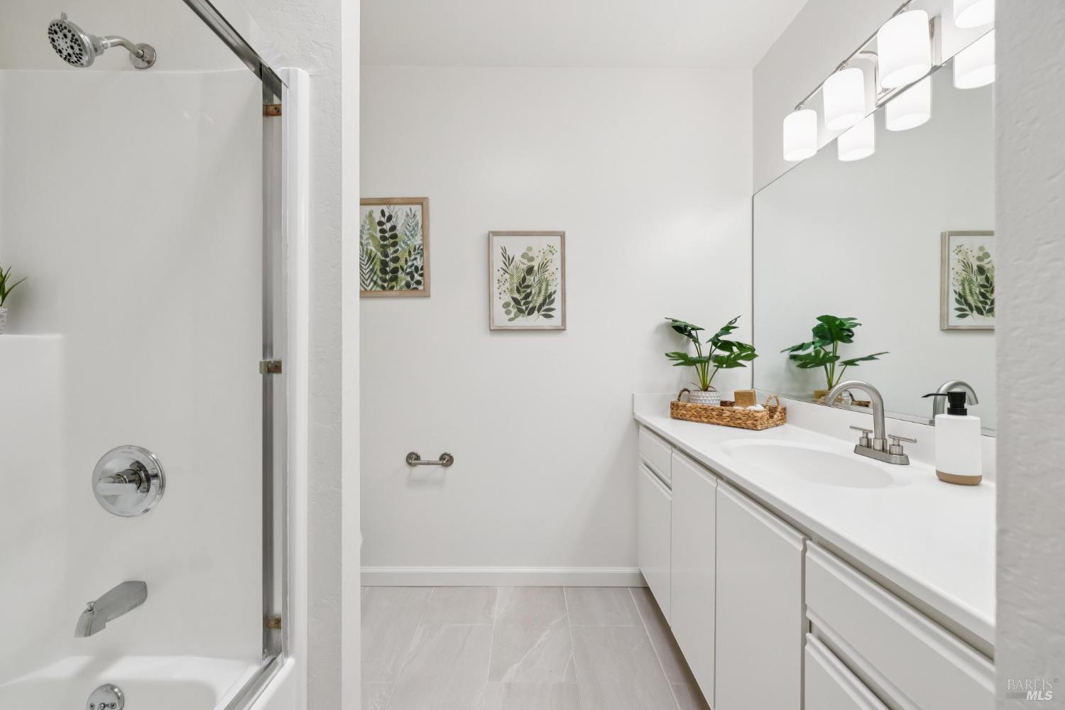 Detail Gallery Image 14 of 31 For 1542 Center Rd #103,  Novato,  CA 94947 - 2 Beds | 1/1 Baths