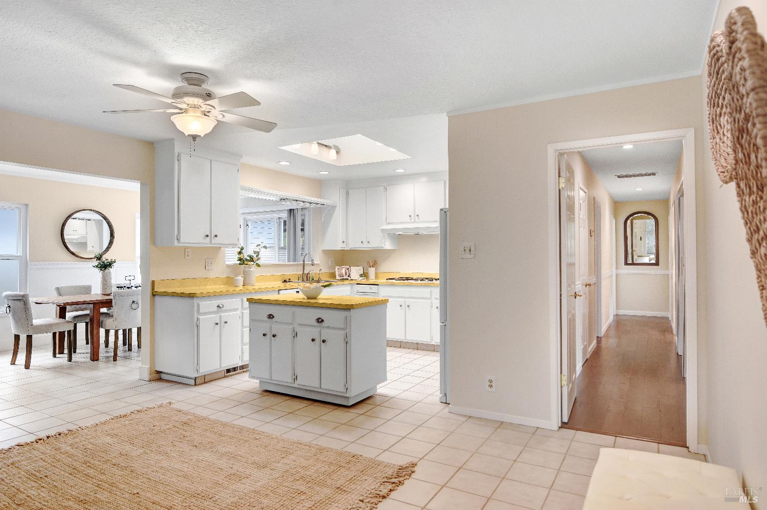 Detail Gallery Image 11 of 36 For 25 Roosevelt Ave, San Rafael,  CA 94903 - 4 Beds | 2/1 Baths