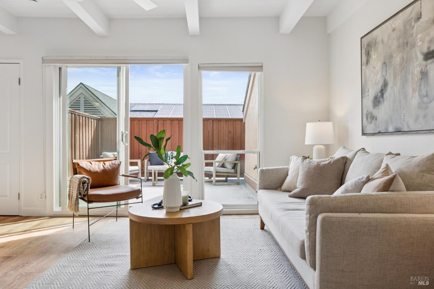 Detail Gallery Image 6 of 31 For 1542 Center Rd #103,  Novato,  CA 94947 - 2 Beds | 1/1 Baths