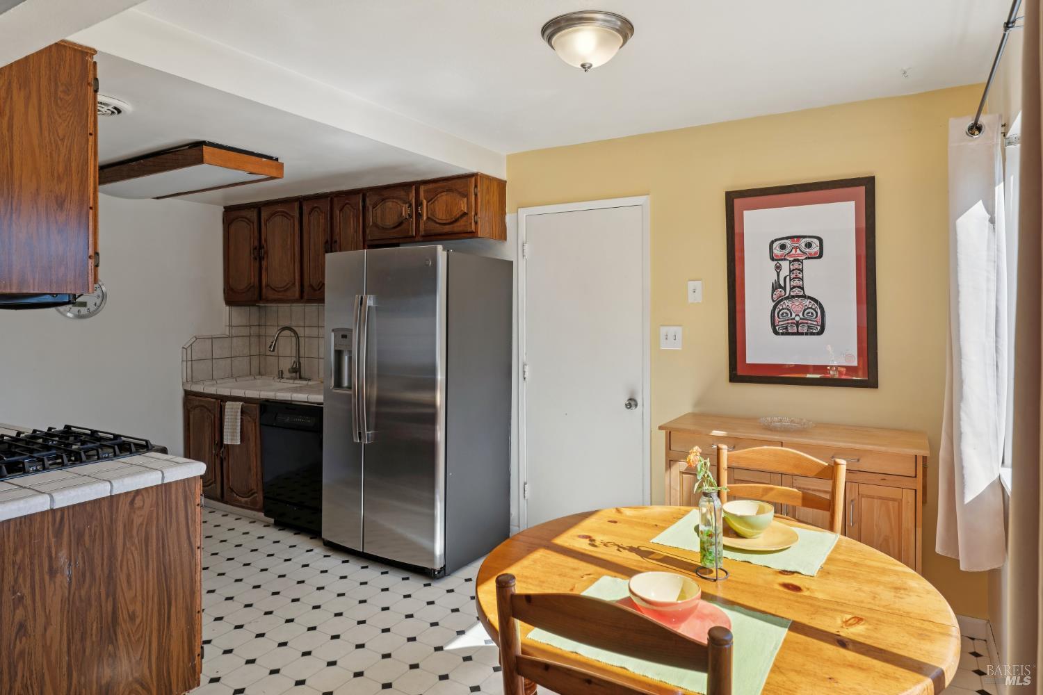 Detail Gallery Image 15 of 54 For 709 W 8th St, Santa Rosa,  CA 95401 - 3 Beds | 2 Baths