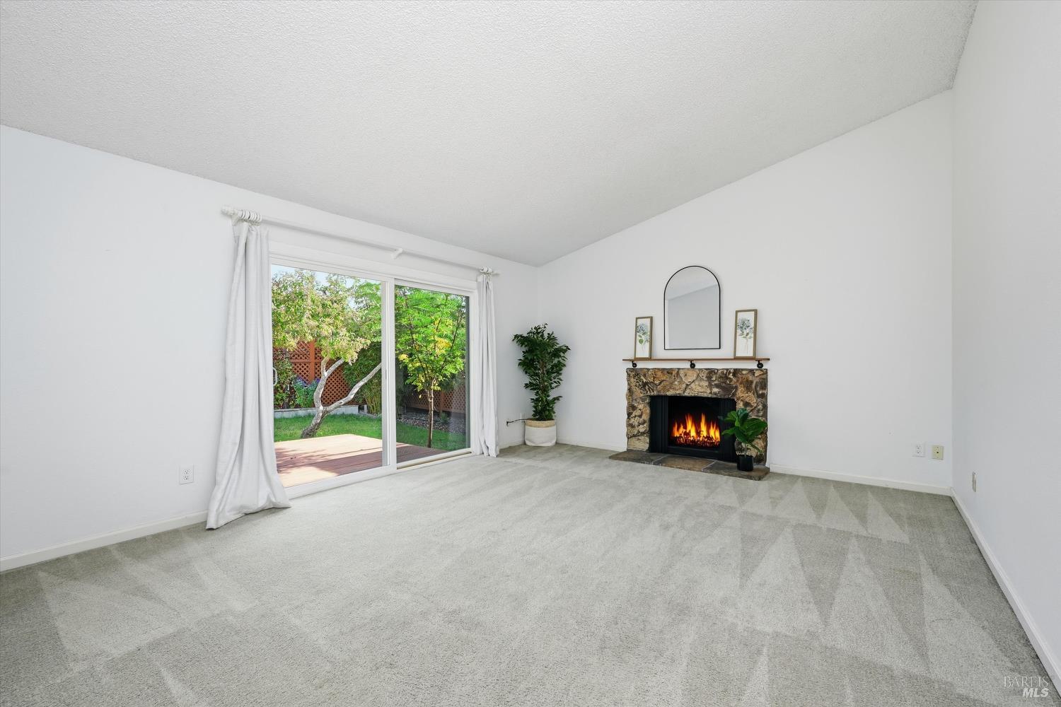 Detail Gallery Image 11 of 36 For 957 Emily Ave, Rohnert Park,  CA 94928 - 3 Beds | 2 Baths