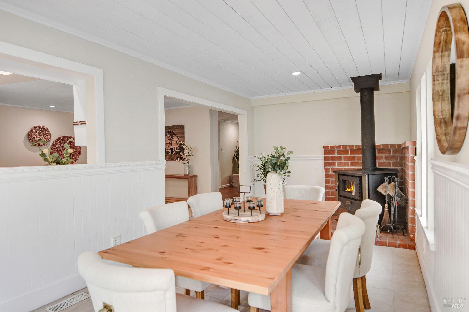 Detail Gallery Image 10 of 36 For 25 Roosevelt Ave, San Rafael,  CA 94903 - 4 Beds | 2/1 Baths