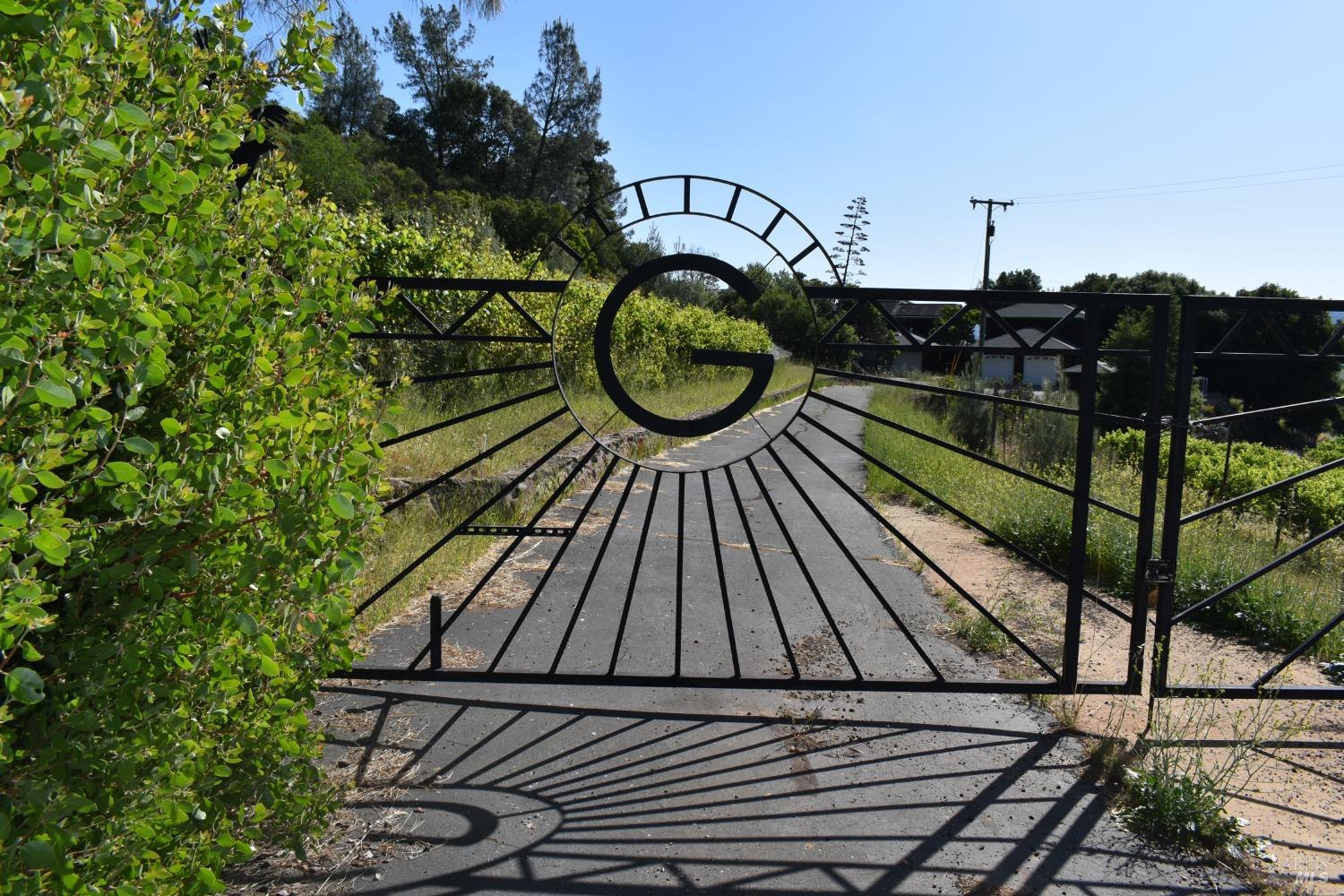 Detail Gallery Image 5 of 45 For 7490 Walnut Ln, Lower Lake,  CA 95457 - 3 Beds | 2/1 Baths