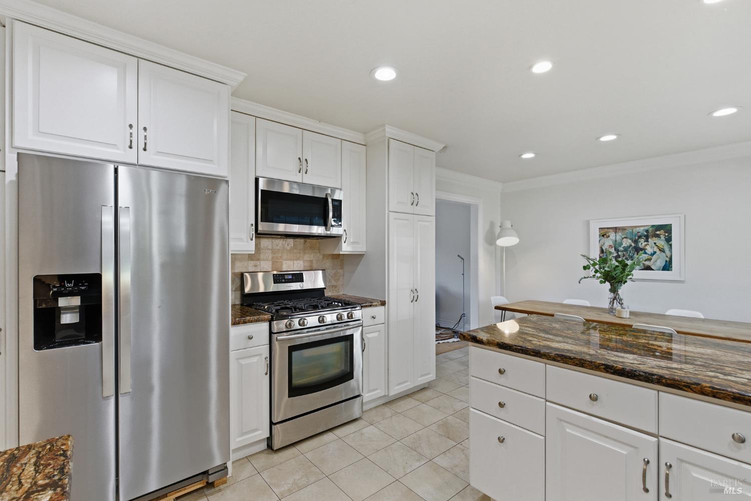 Detail Gallery Image 7 of 26 For 506 Cedar Hill Dr, San Rafael,  CA 94903 - 3 Beds | 2/1 Baths