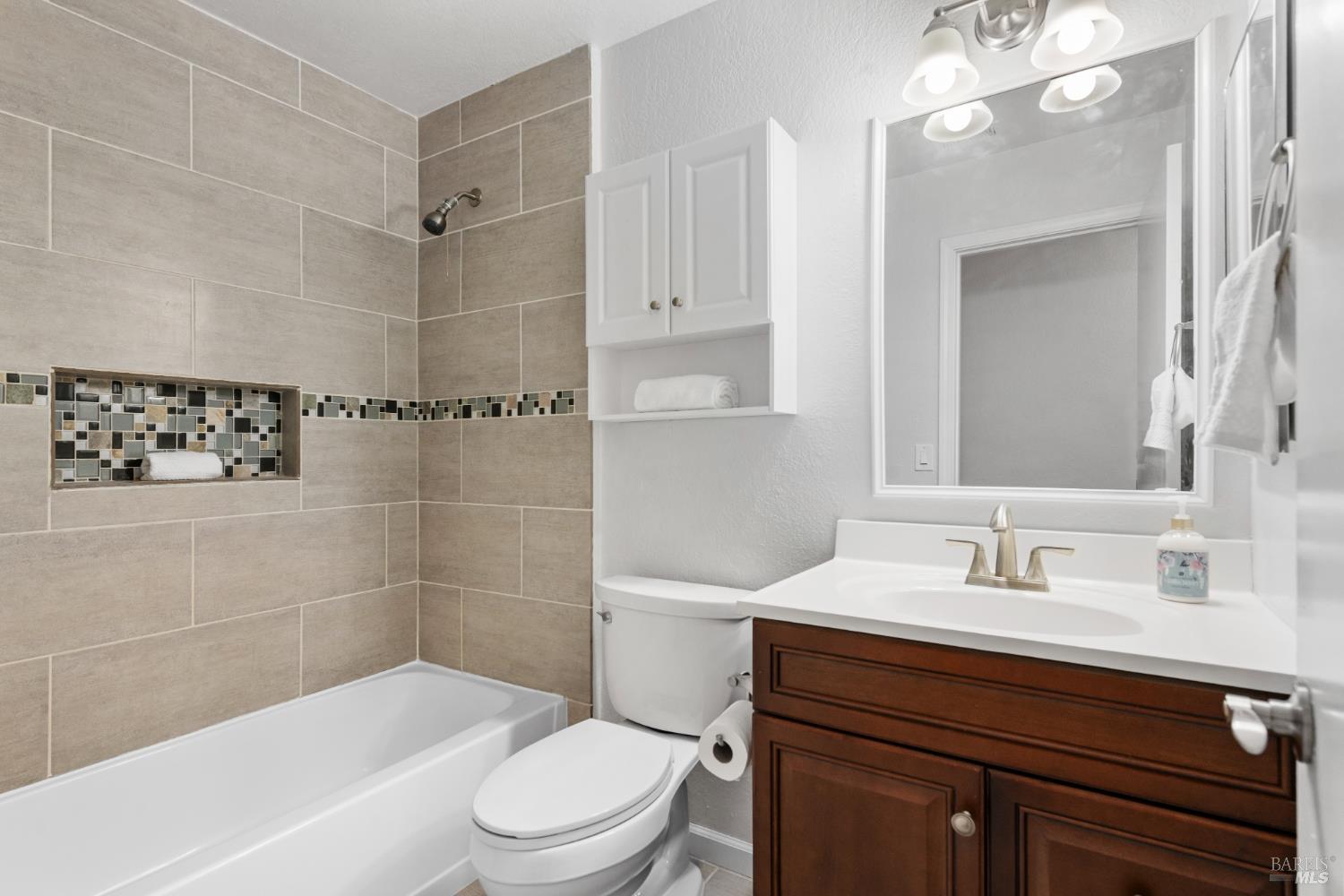 Detail Gallery Image 3 of 43 For 1944 Diamond Way, Fairfield,  CA 94533 - 3 Beds | 2 Baths