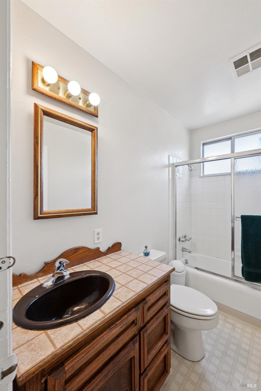 Detail Gallery Image 21 of 54 For 709 W 8th St, Santa Rosa,  CA 95401 - 3 Beds | 2 Baths