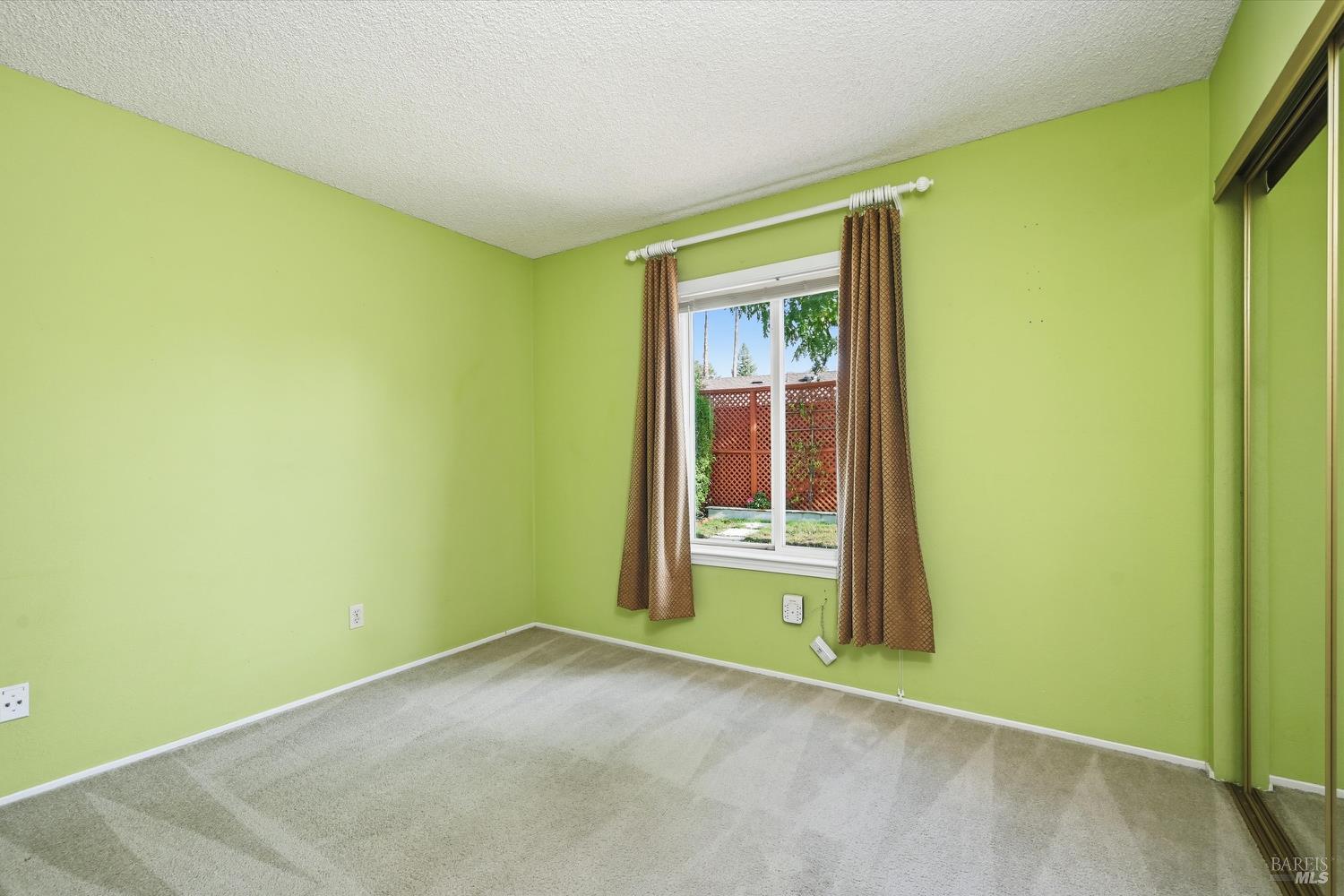 Detail Gallery Image 15 of 36 For 957 Emily Ave, Rohnert Park,  CA 94928 - 3 Beds | 2 Baths