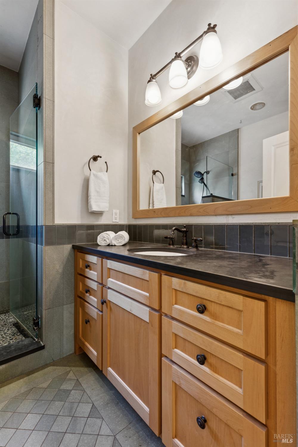 Detail Gallery Image 24 of 42 For 18470 Lucas Ave, Sonoma,  CA 95476 - 2 Beds | 1 Baths