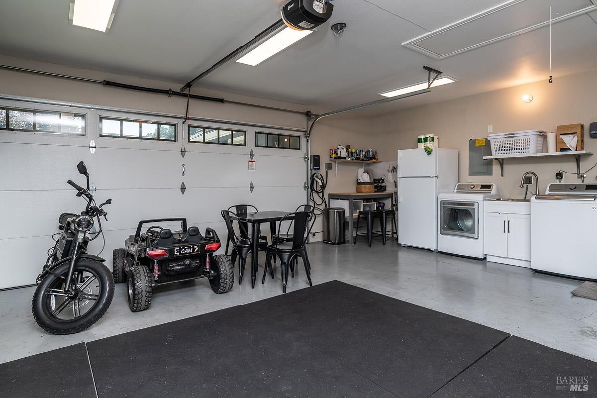 Detail Gallery Image 16 of 44 For 145 San Carlos Way, Novato,  CA 94945 - 4 Beds | 2 Baths