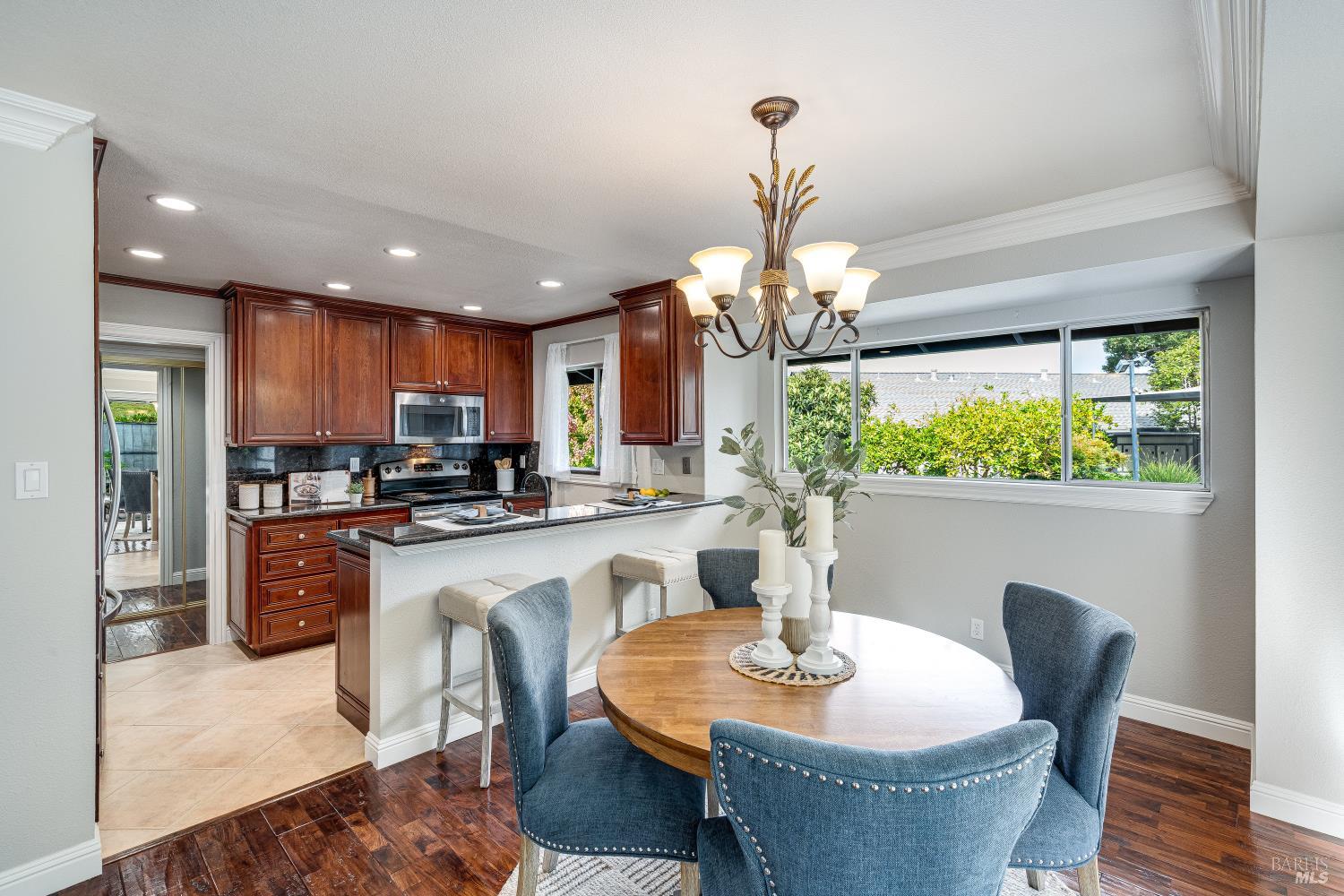 Detail Gallery Image 6 of 22 For 1022 East Ave, Napa,  CA 94559 - 2 Beds | 2 Baths