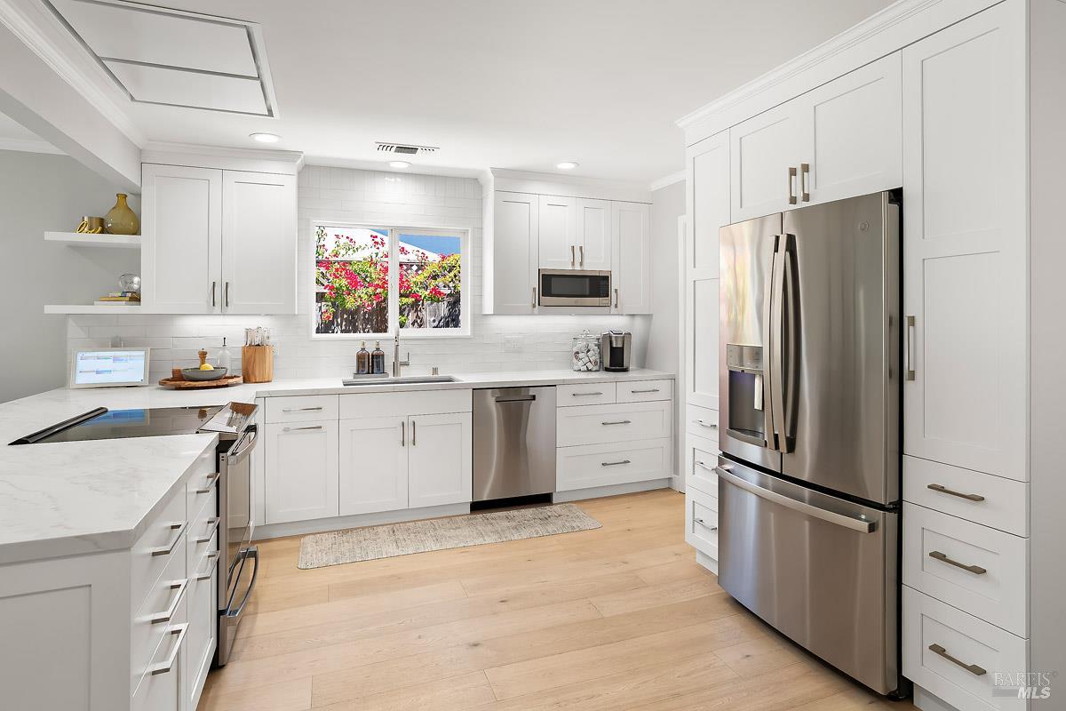 Detail Gallery Image 5 of 44 For 145 San Carlos Way, Novato,  CA 94945 - 4 Beds | 2 Baths