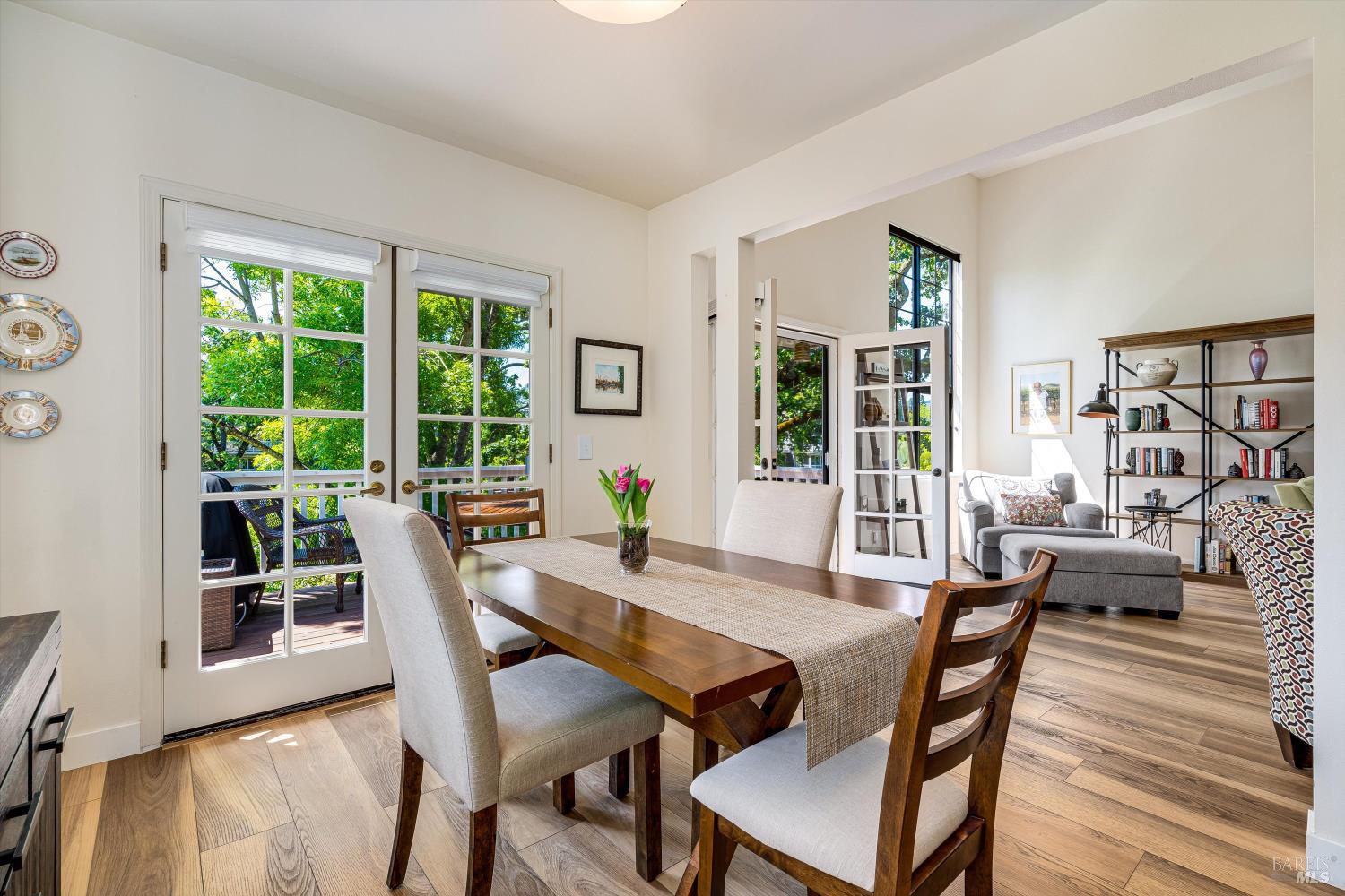 Detail Gallery Image 9 of 36 For 18120 Vassar Ct, Sonoma,  CA 95476 - 3 Beds | 3/1 Baths