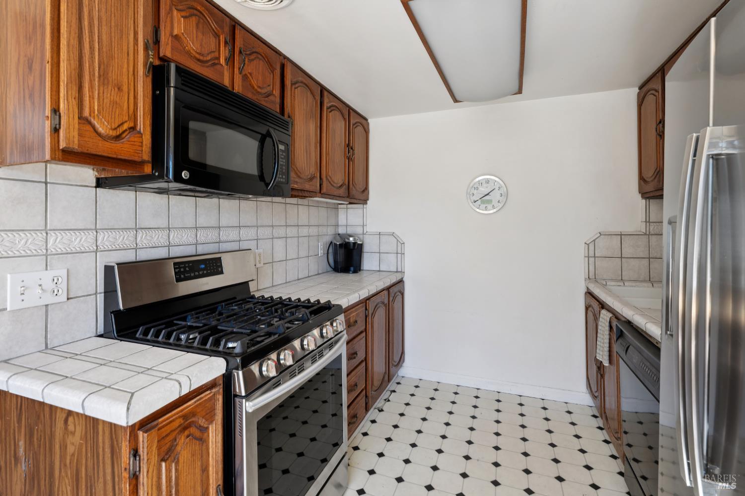 Detail Gallery Image 16 of 54 For 709 W 8th St, Santa Rosa,  CA 95401 - 3 Beds | 2 Baths