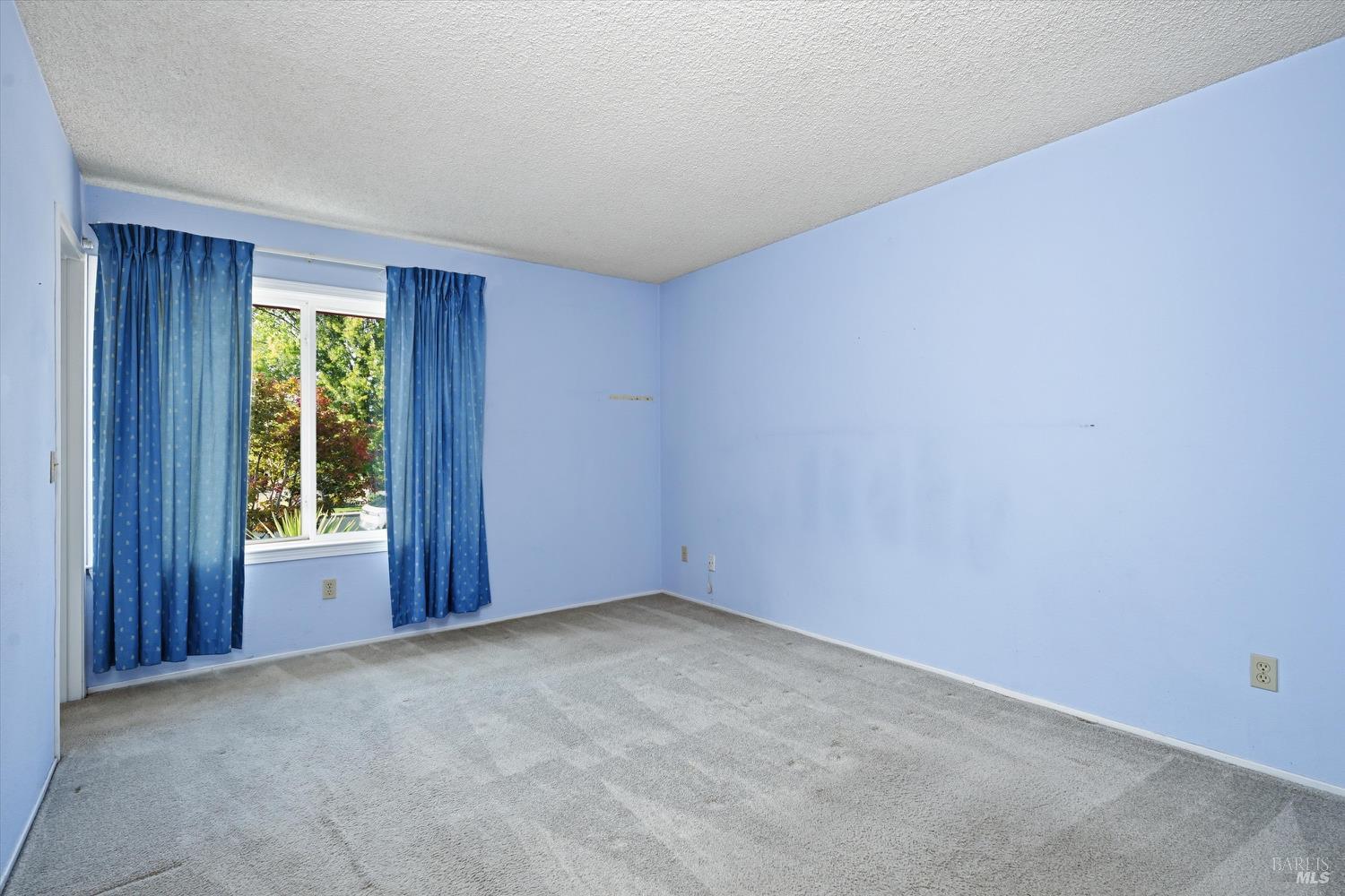 Detail Gallery Image 16 of 36 For 957 Emily Ave, Rohnert Park,  CA 94928 - 3 Beds | 2 Baths