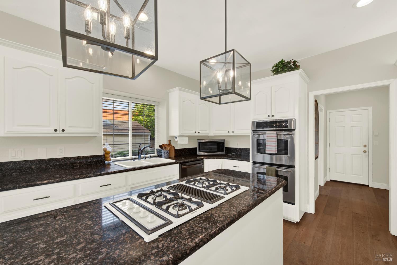 Detail Gallery Image 33 of 94 For 3261 Congressional Cir, Fairfield,  CA 94534 - 5 Beds | 4/1 Baths